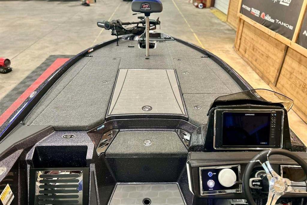 2026 Ranger Z521R Cup-Equipped boat interior with advanced navigation system and spacious deck.