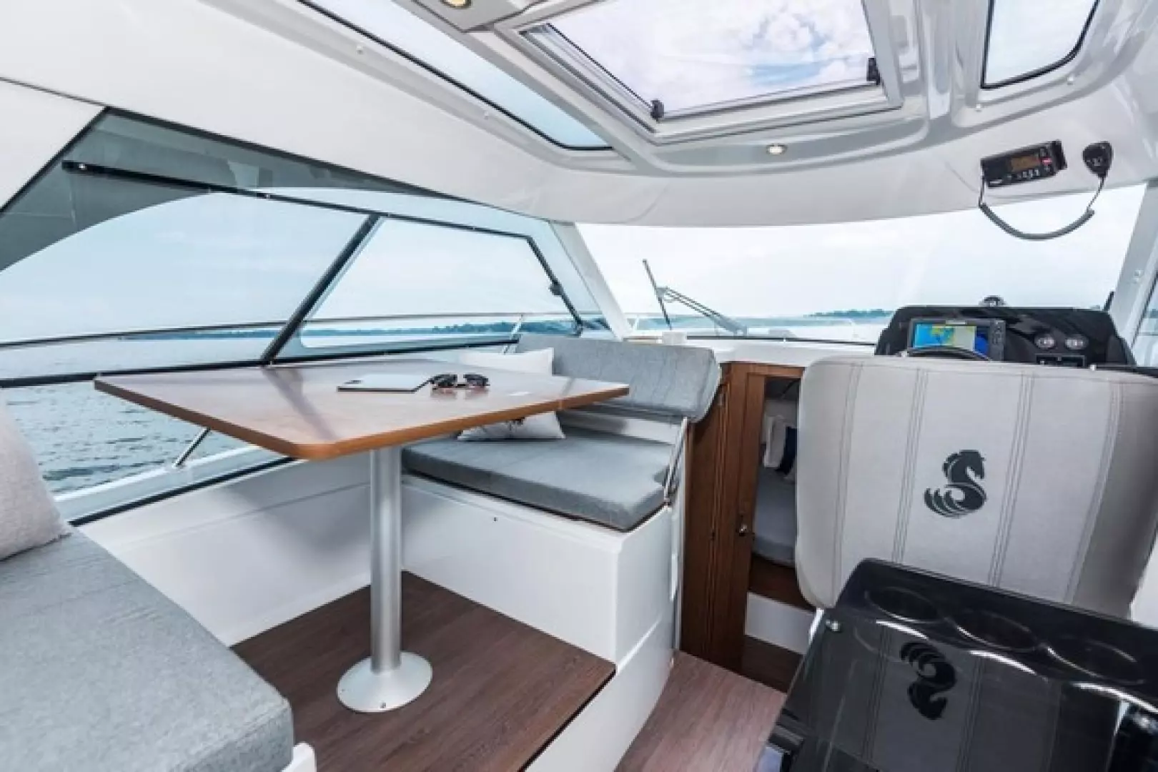 2025 Beneteau Antares 9 - Image 11