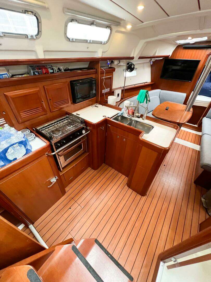 2007 Beneteau 373 - Image 31