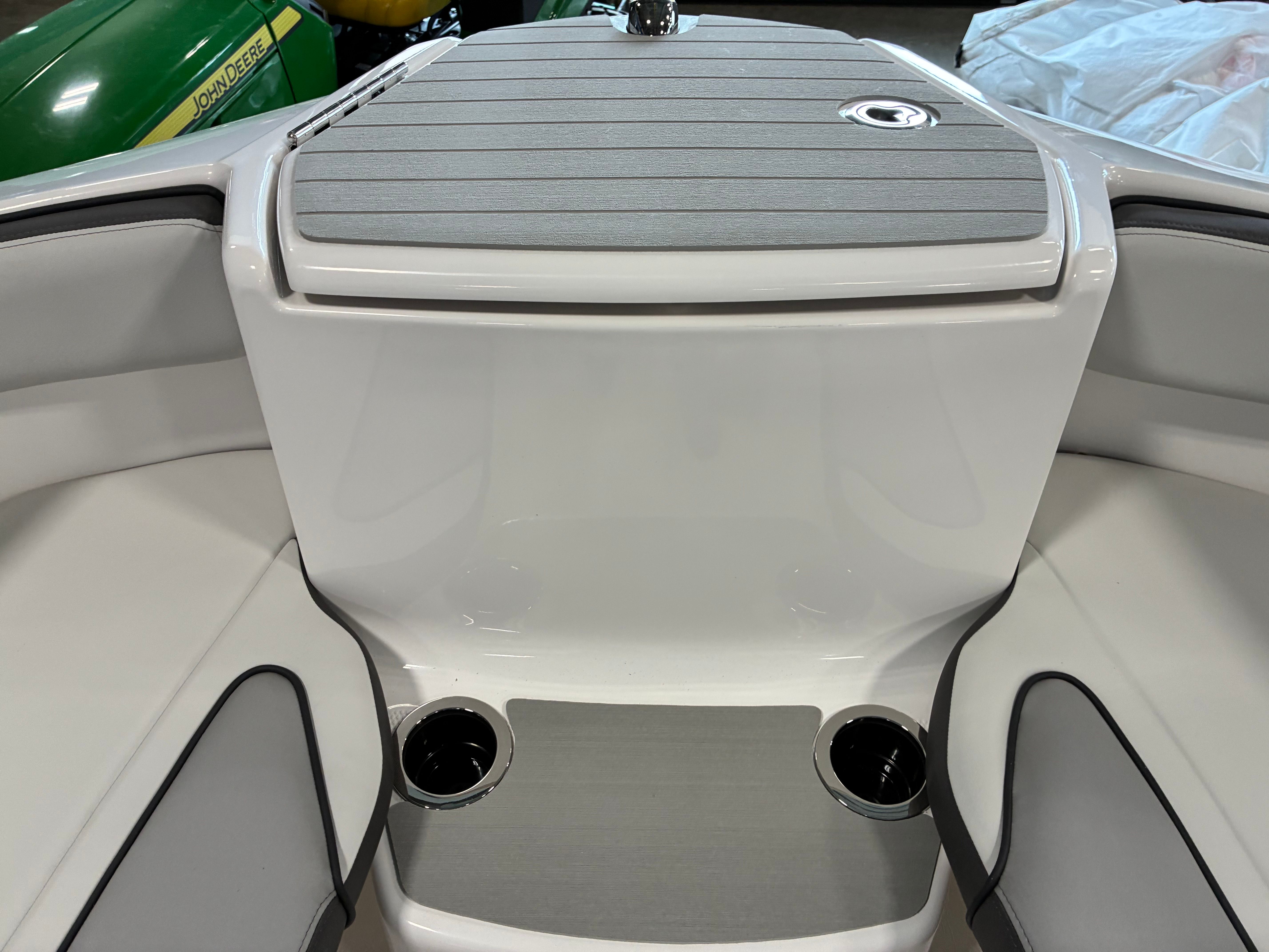2026 Yamaha Boats AR250 - 14
