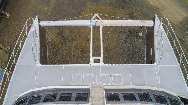 2025 Catamaran Bloomfield 86 Motorsailor deck view, showcasing spacious design and modern features.