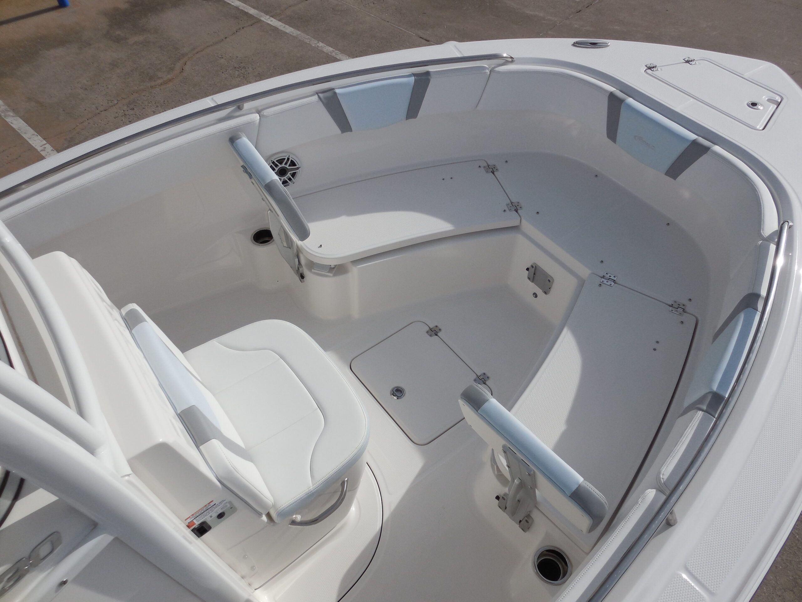 2026 Robalo R230 Center Console - 15