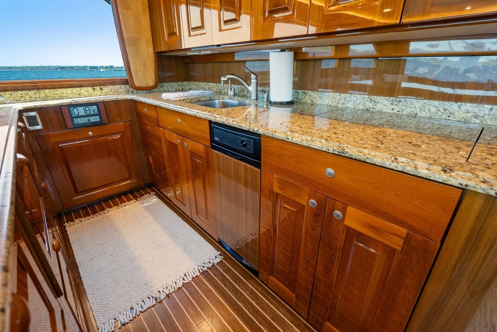 2007 Viking Enclosed Flybridge - Image 11