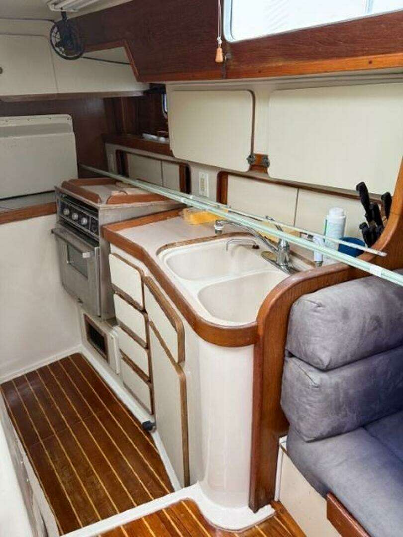 1987 Irwin 38 - Image 27
