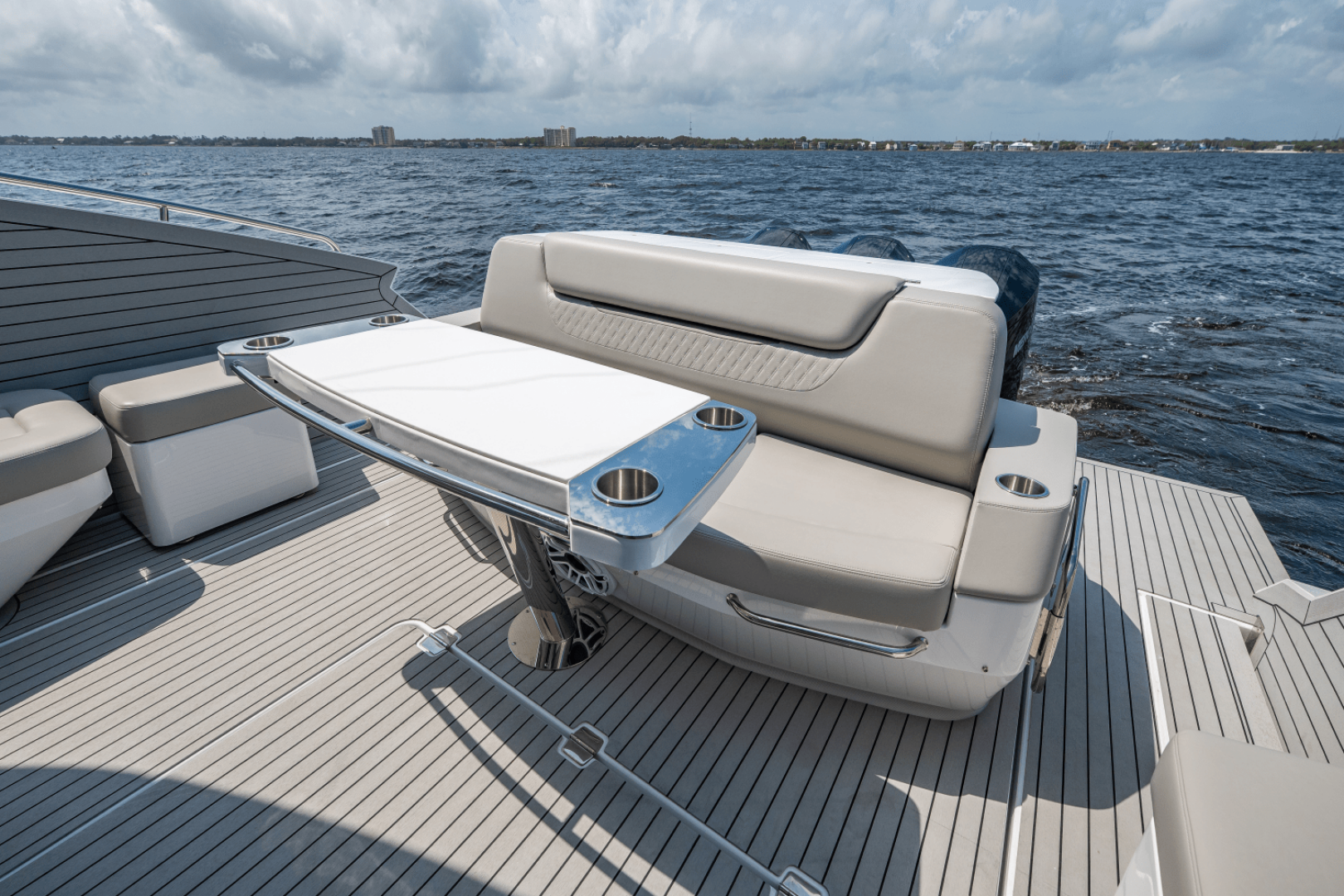 2025 Cruisers Yachts 50 GLS - Image 28