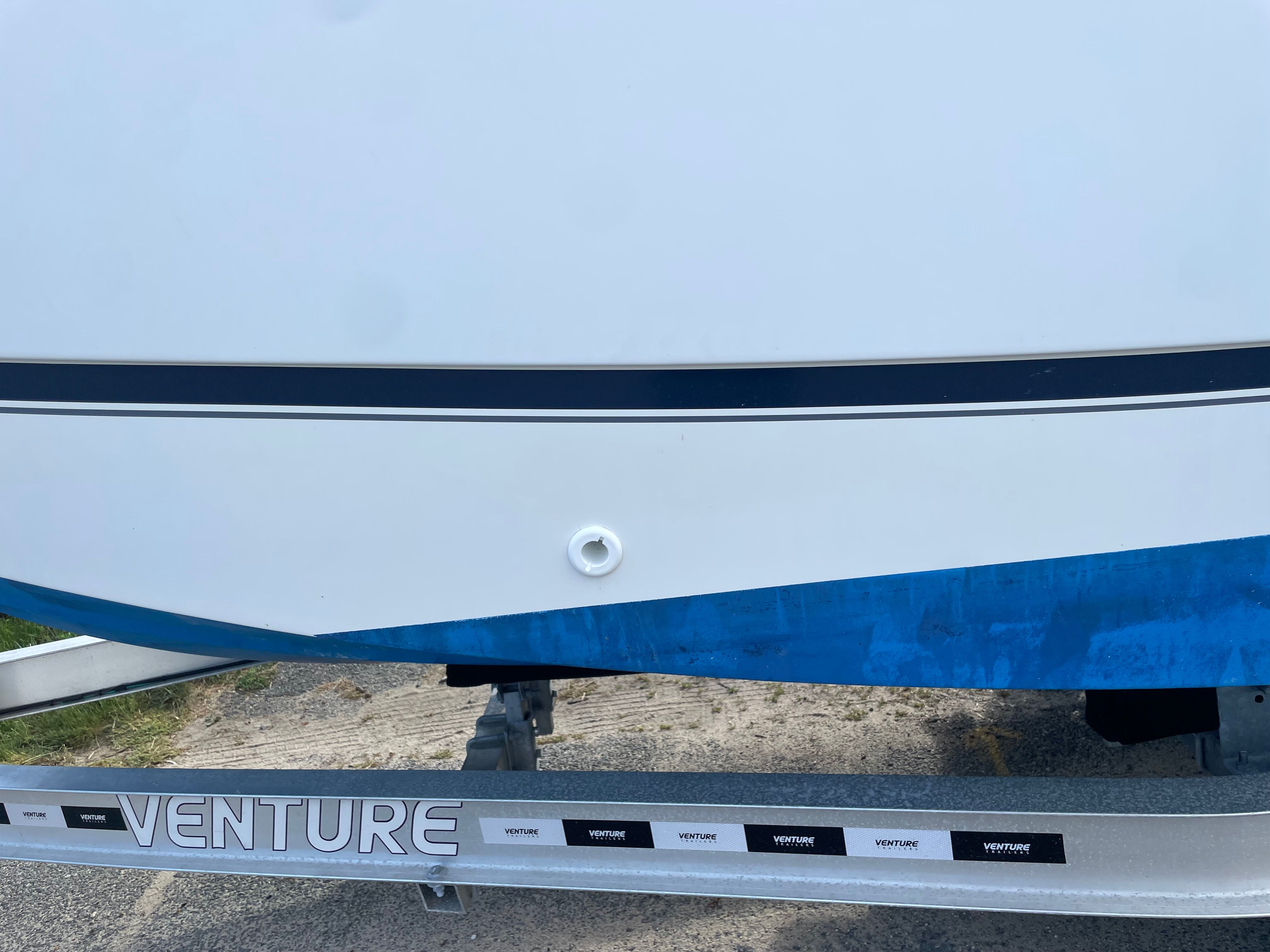 2009 Boston Whaler 255 Conquest - 35