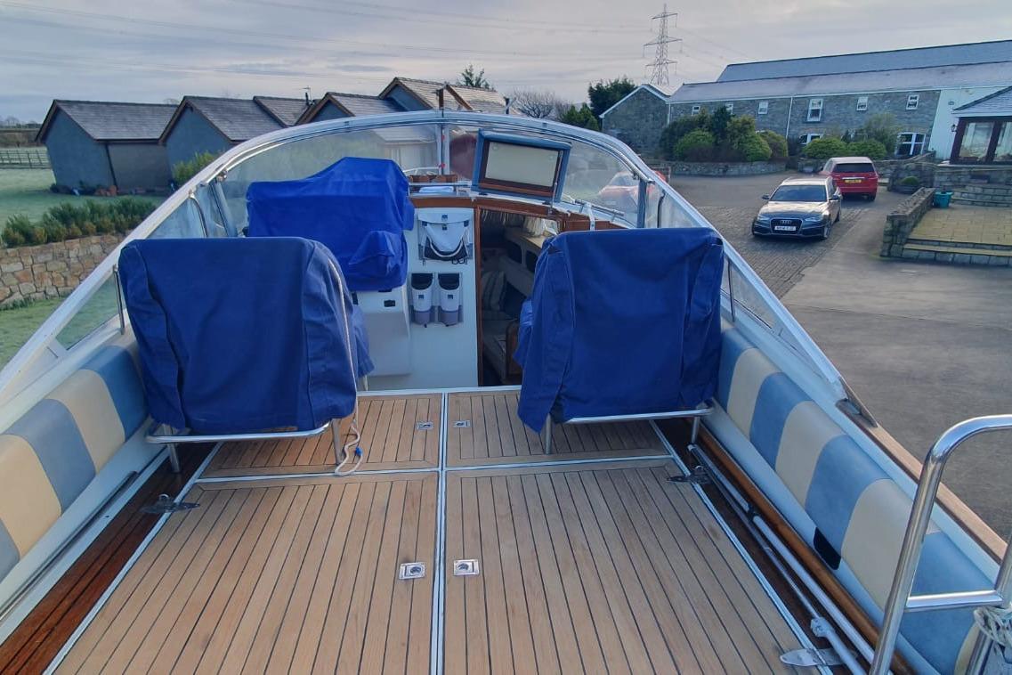 1989 Fairey Spearfish MKIII boat interior with blue seats and wooden deck.