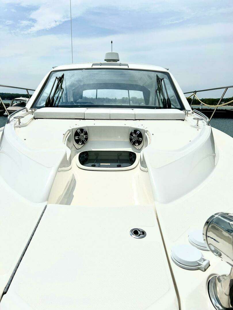 2019 Sea Ray Sundancer 350 Coupe - Image 6