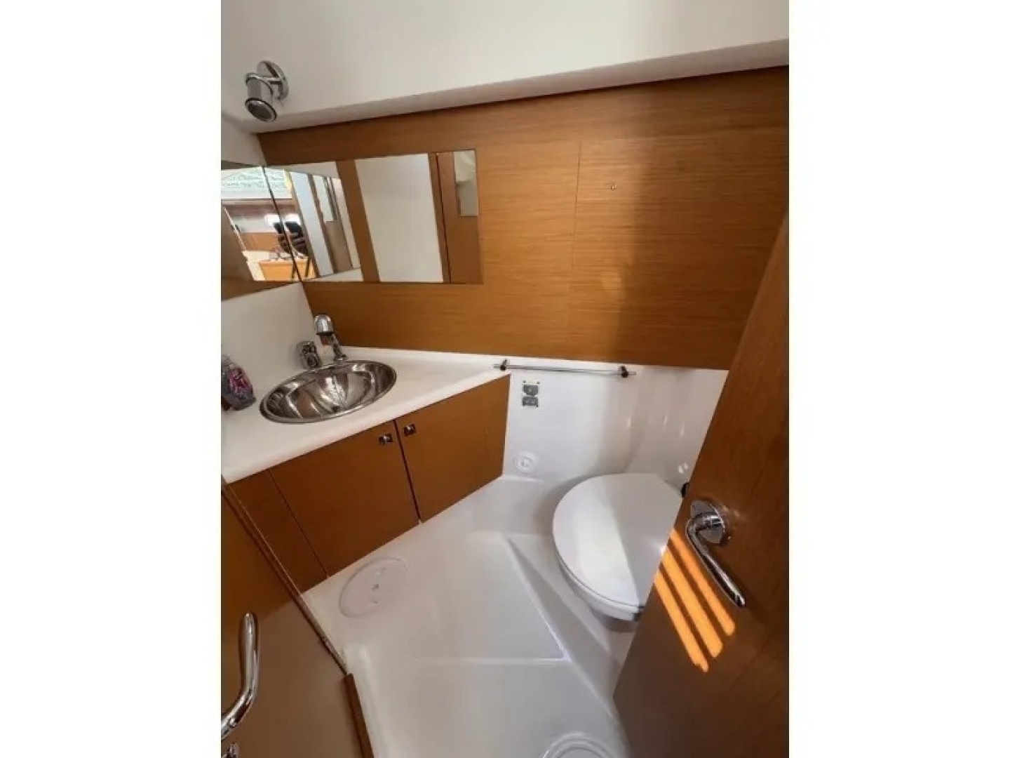 2011 Jeanneau 50 Deck Saloon - Image 21