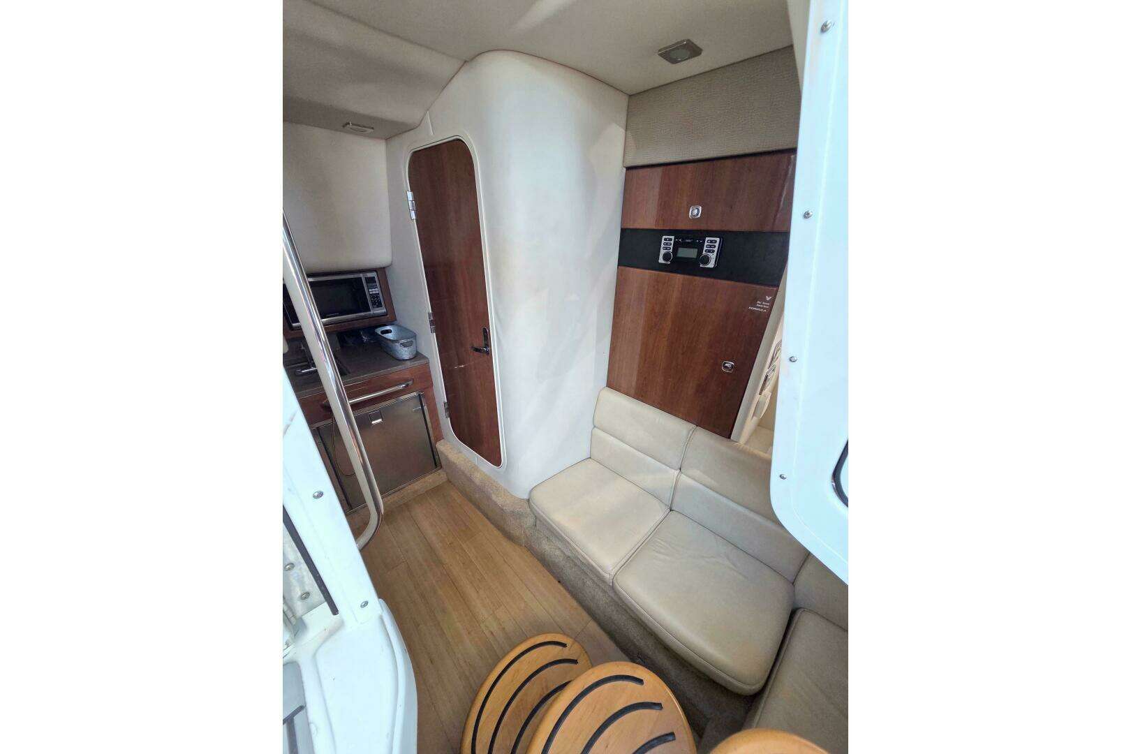 2015 Formula 350 Crossover Bowrider - Image 30