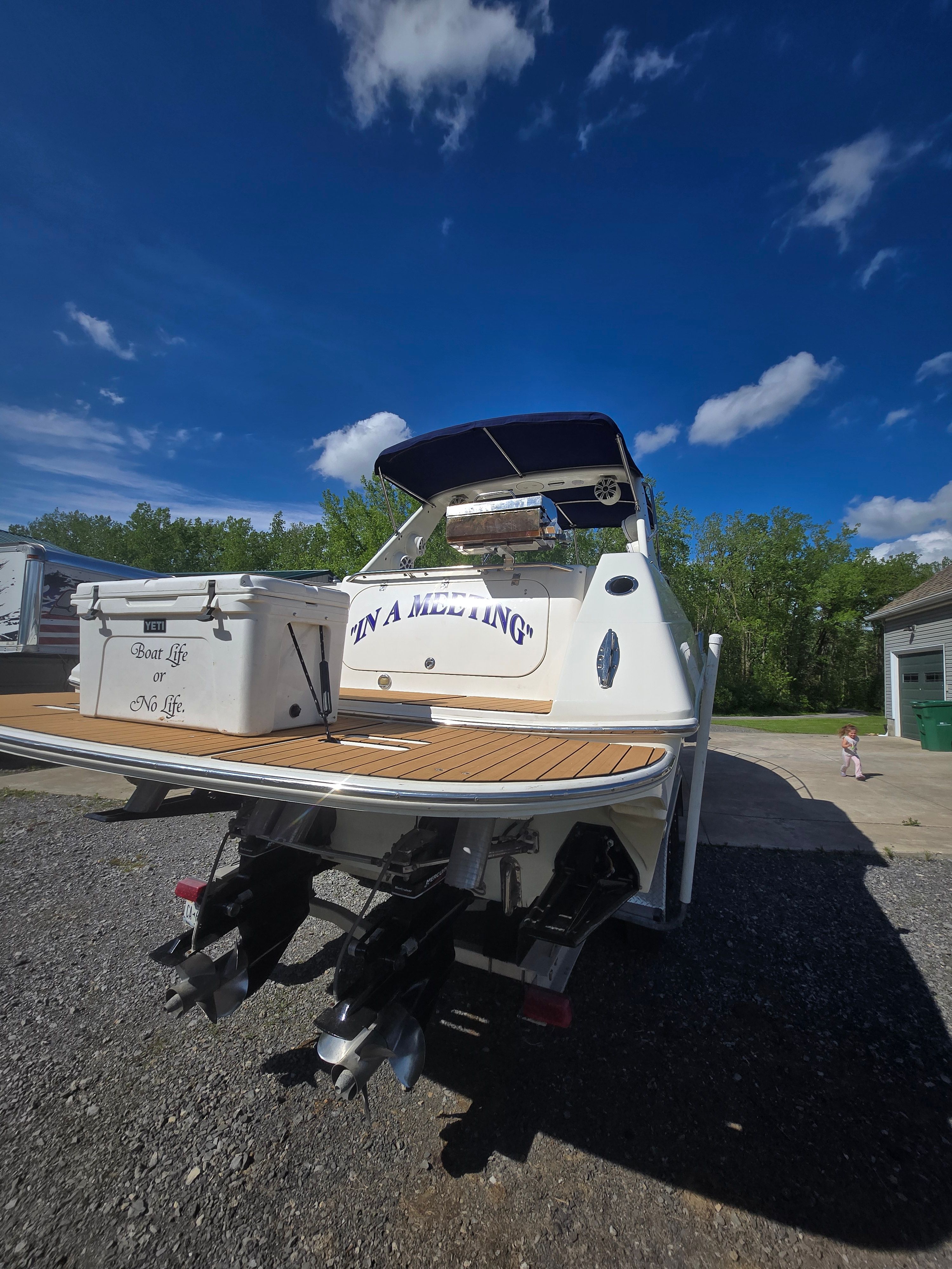 Fountain 38 Express Cruiser 2004 parked outdoors under a sunny sky.