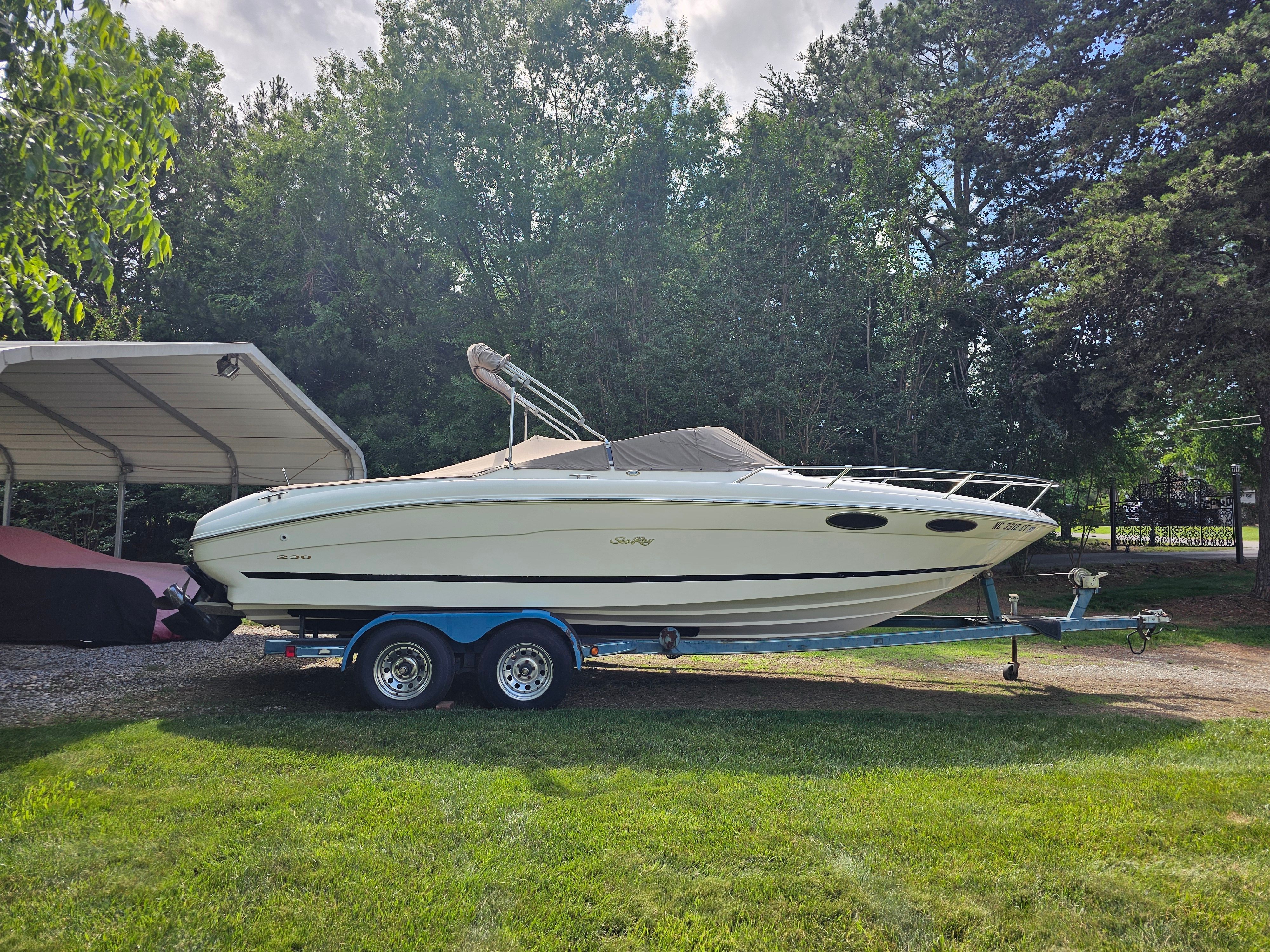 1997 Sea Ray 230 Overnighter Signature Seri