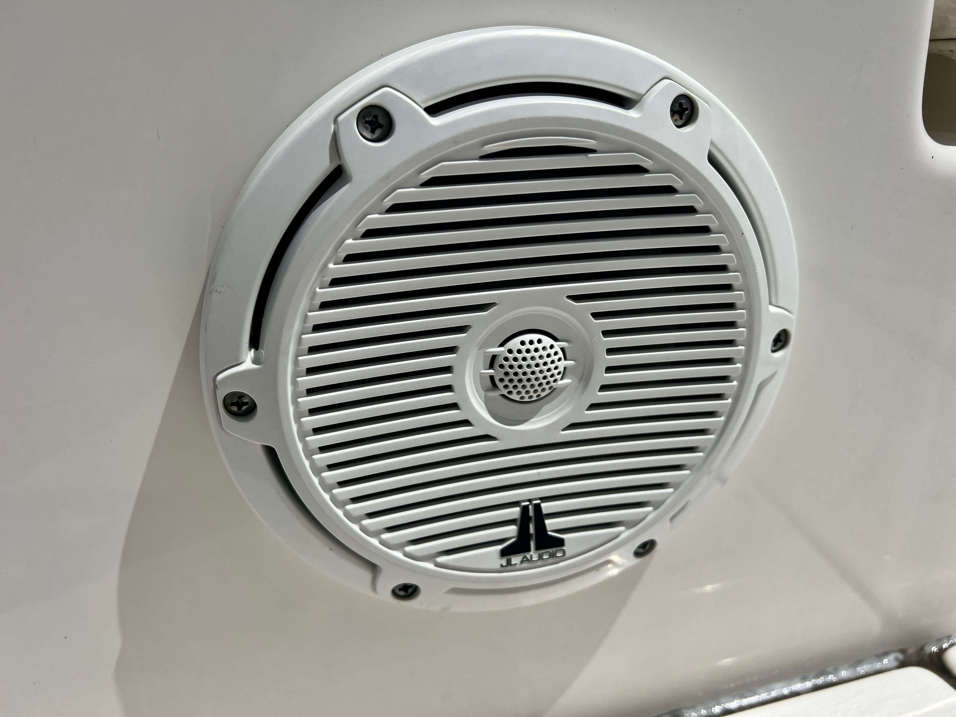 2023 Boston Whaler 210 Montauk - 24