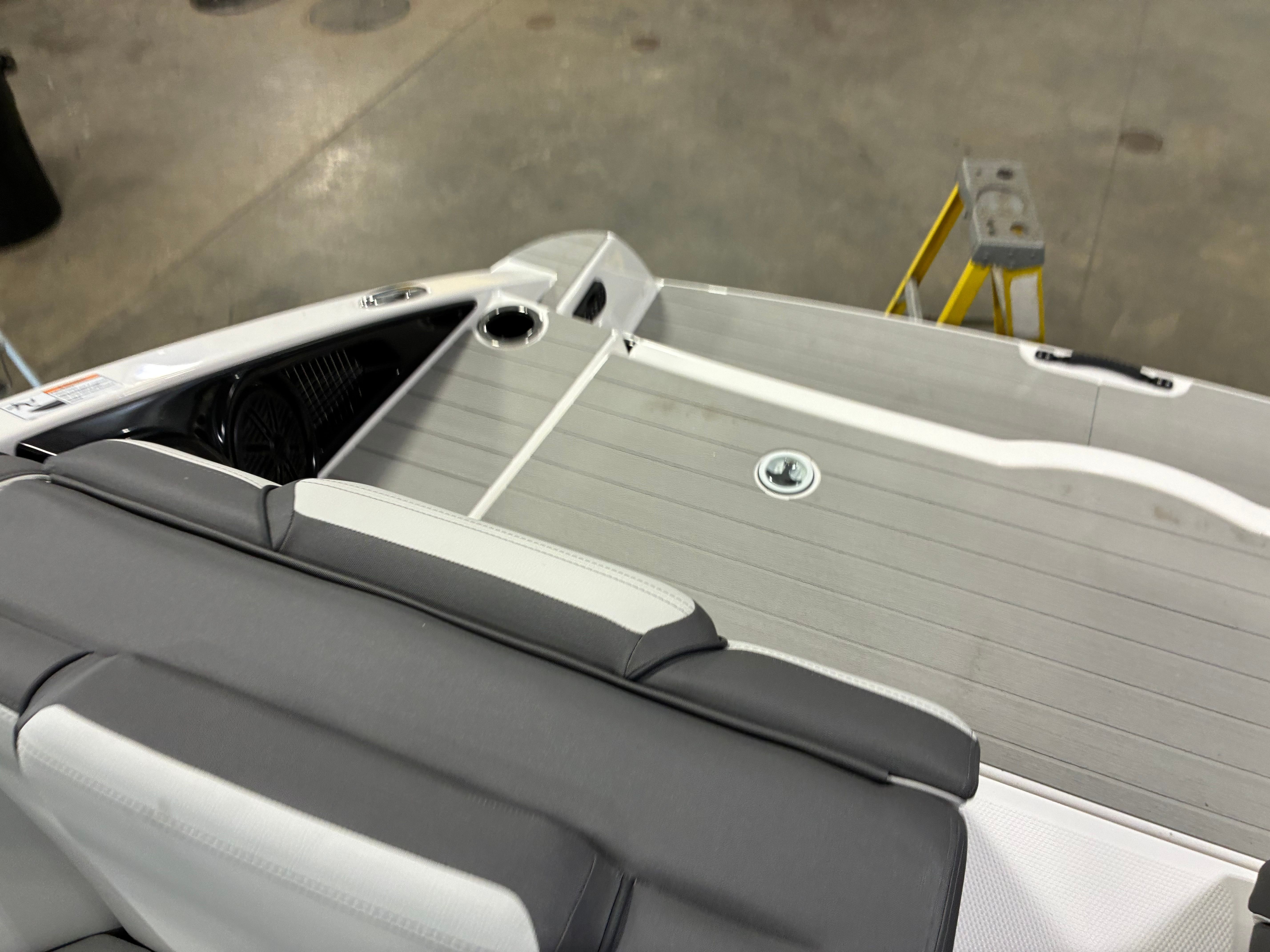 2026 Yamaha Boats AR250 - 36