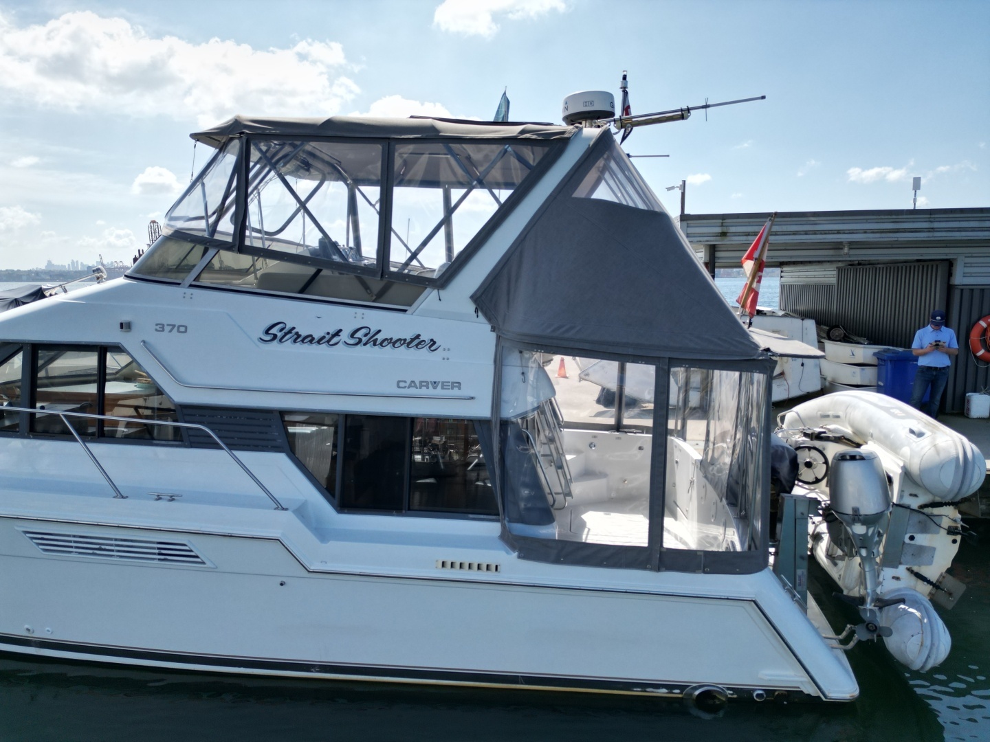 1996 Carver 370 Voyager - Image 9