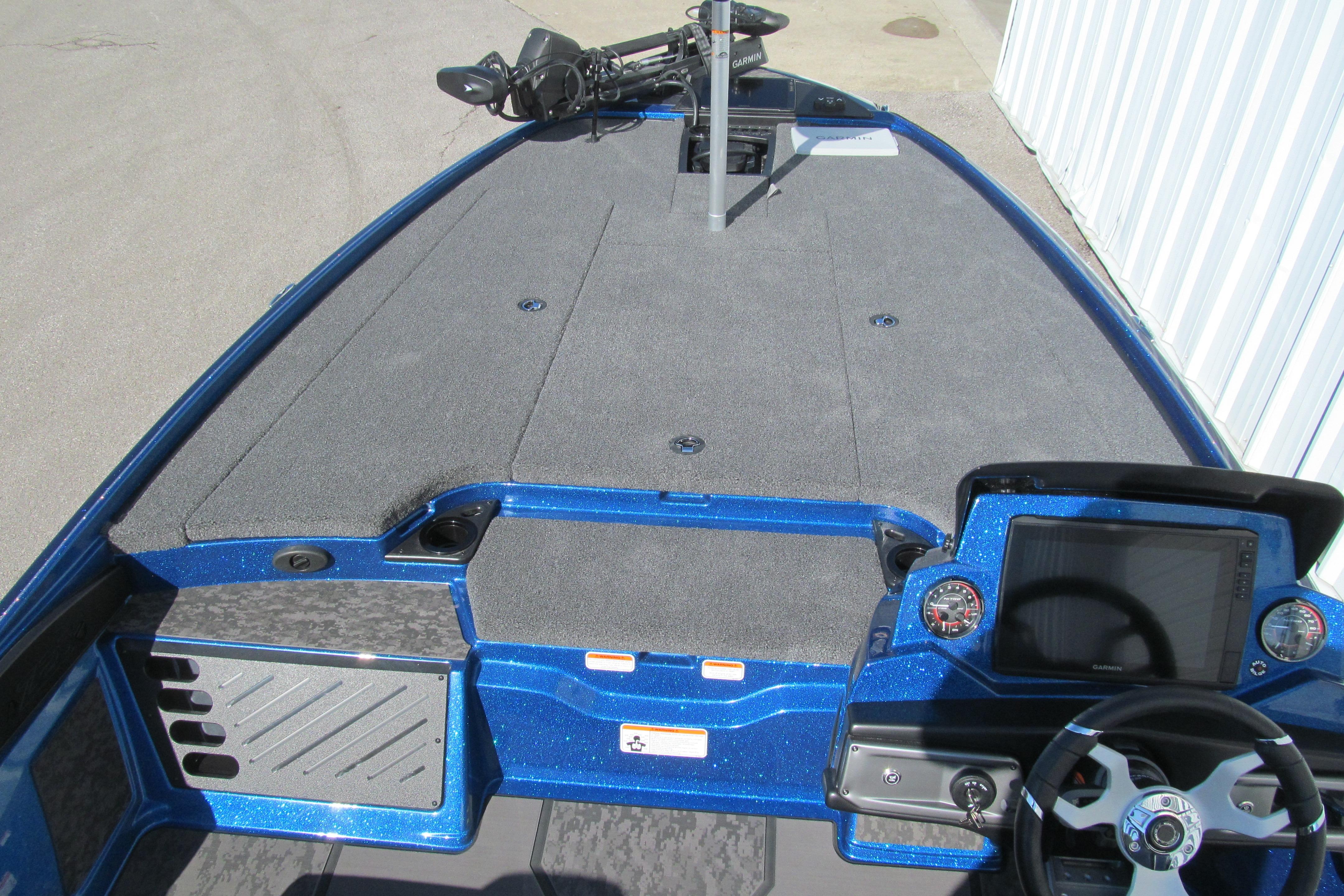 2026 Nitro Z20 XL Pro boat deck with steering console and navigation system.