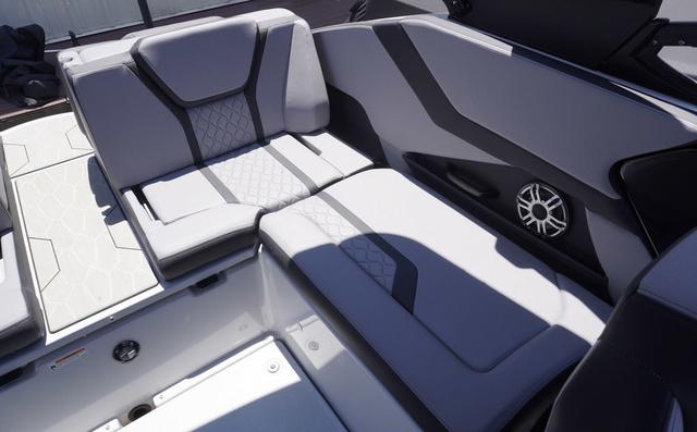 2025 Yamaha Boats 255XD - 16