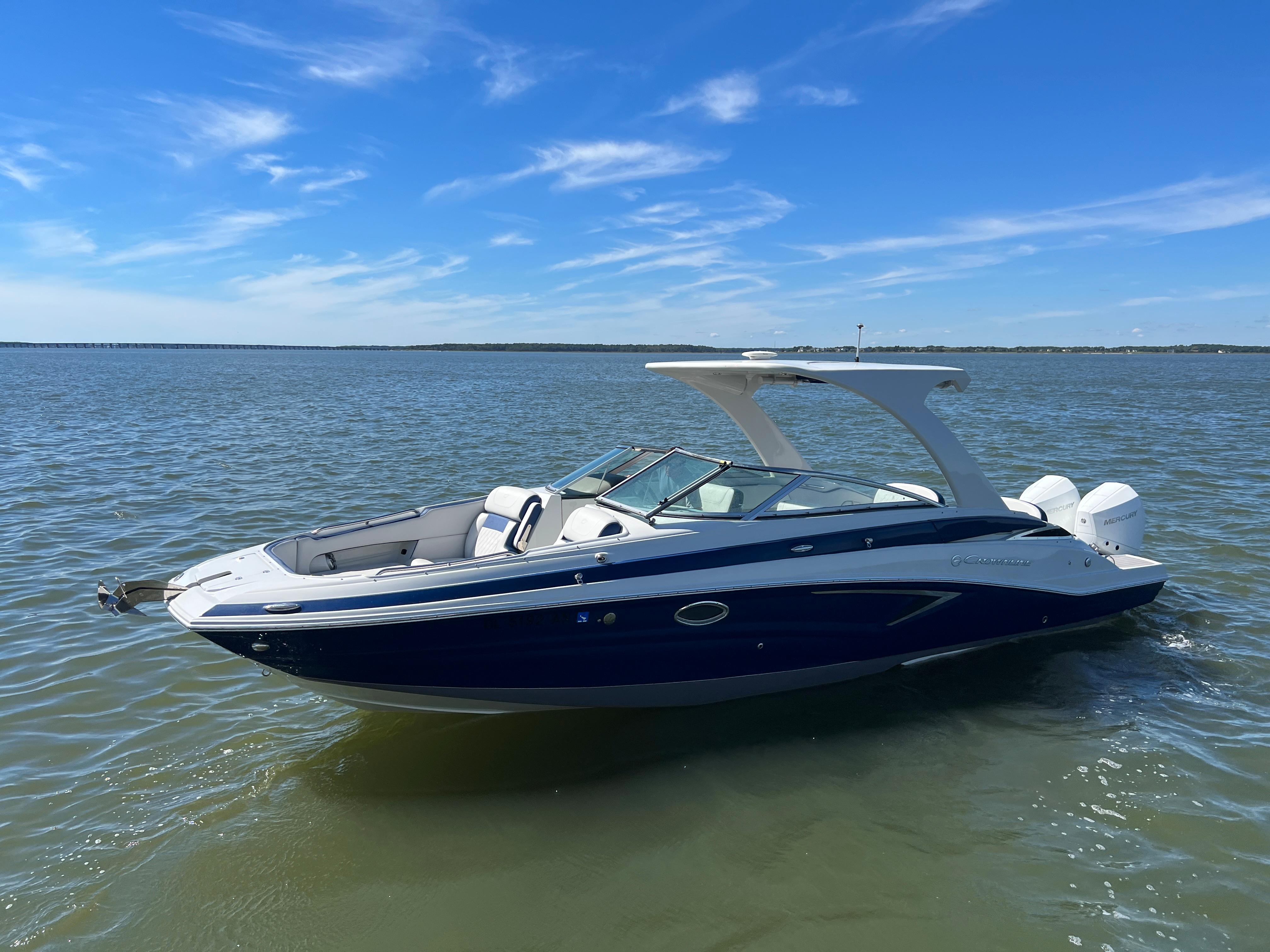 2022 Crownline E305 XS Port Forward Quarter 1