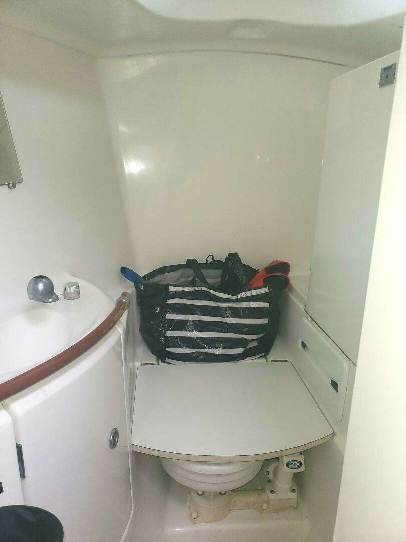 2003 Beneteau Center Cockpit - Image 16