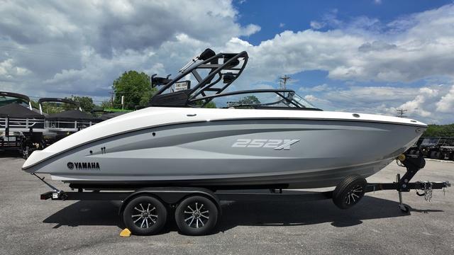 2024 Yamaha Boats 252XE - 6