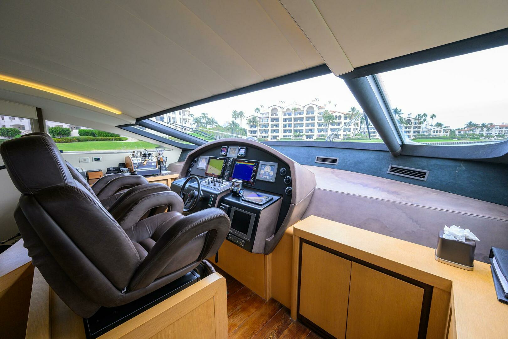2009 Pershing 90 Express - Image 16