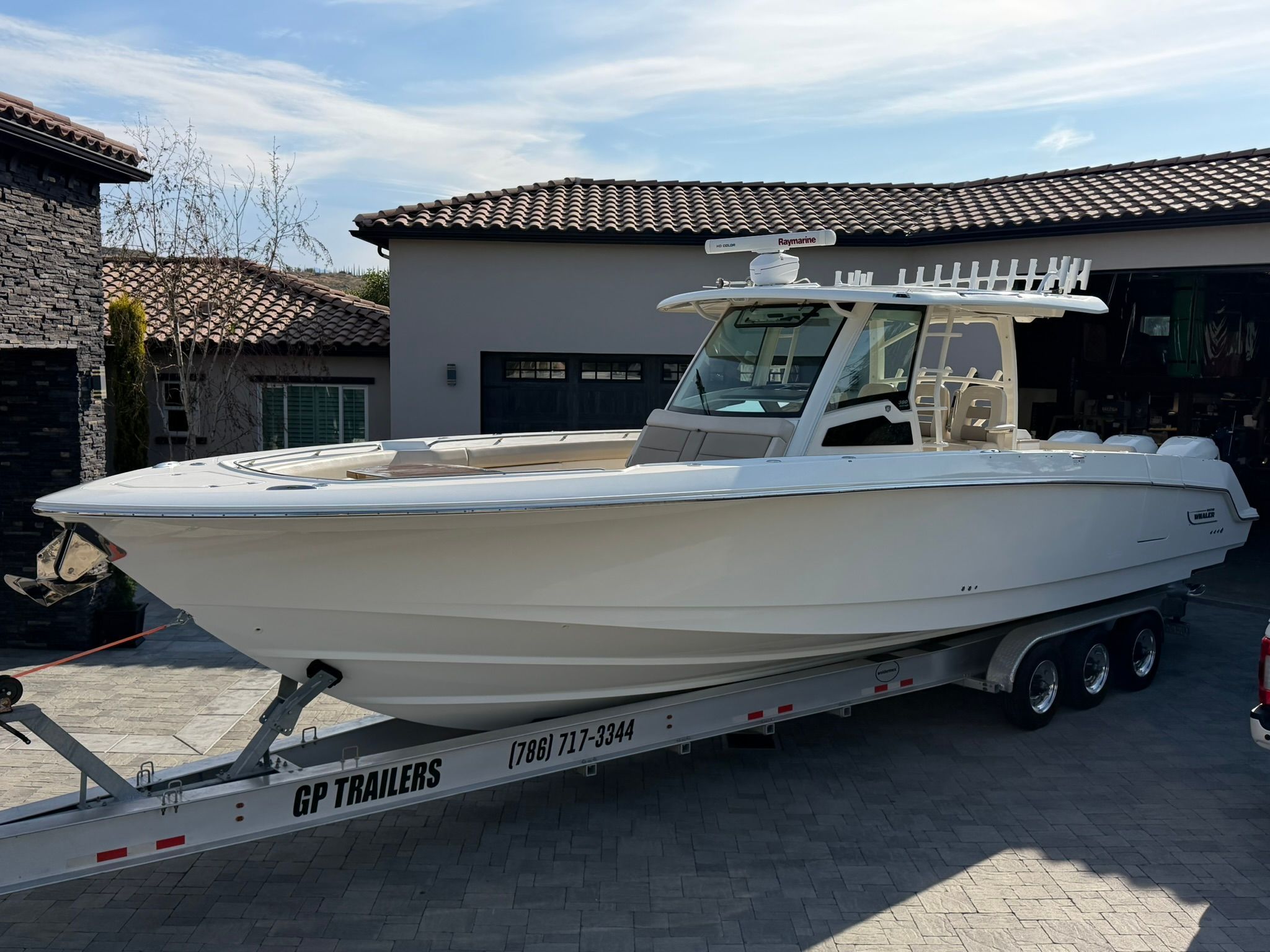 2018 Boston Whaler 380 Outrage - 24