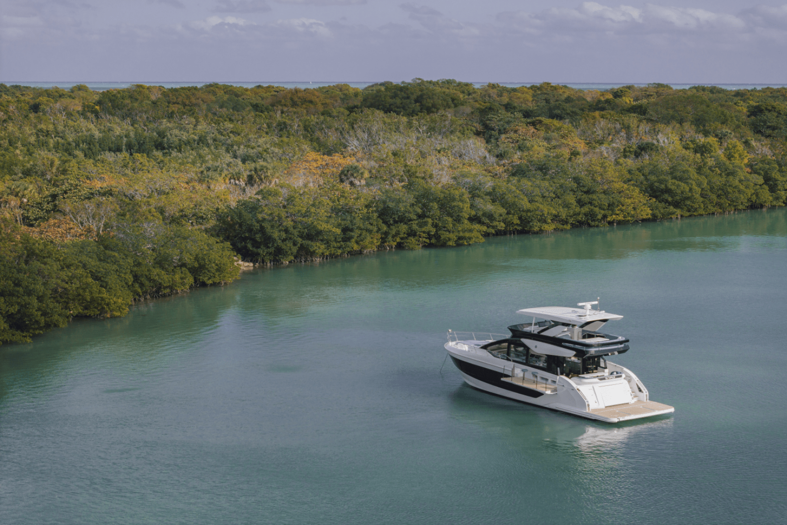2027 Cruisers Yachts 57 FLY - Image 12