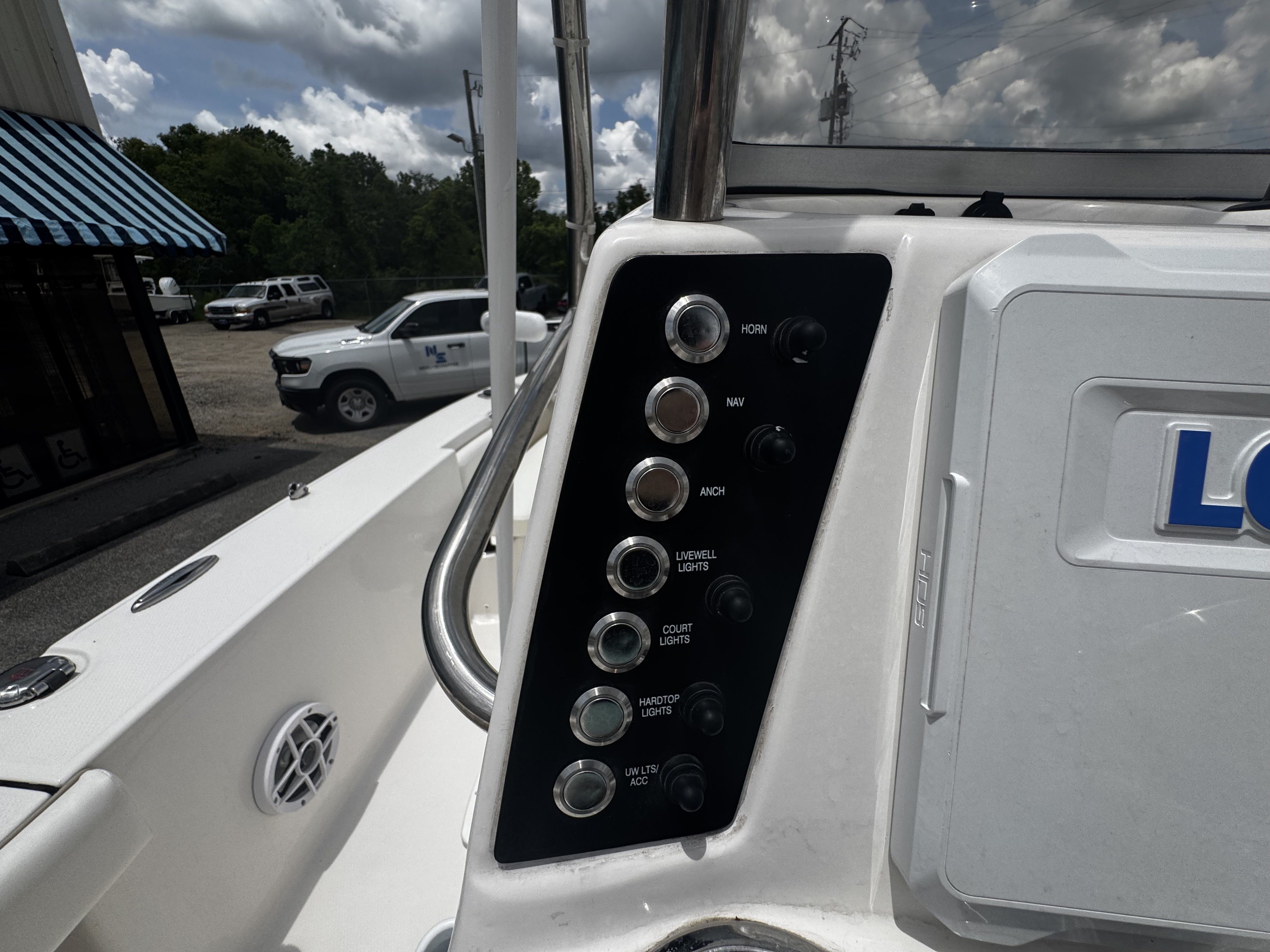 2022 Robalo Cayman 226 - 26