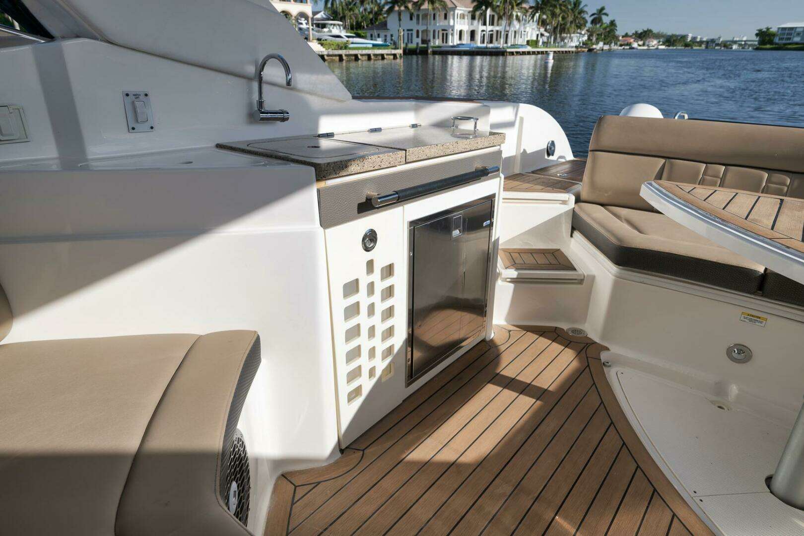 2016 Sea Ray 350 SLX - Image 18