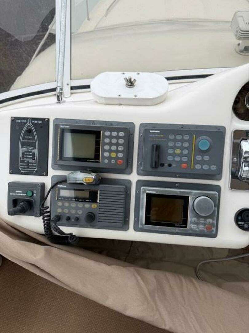 1997 Sea Ray 400 Sedan Bridge - Image 12