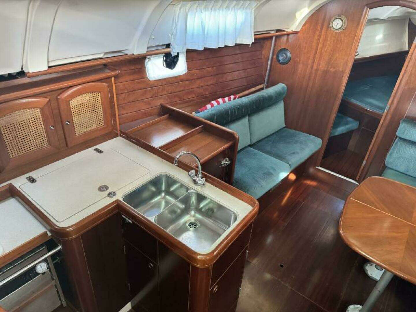 1999 Beneteau 381 - Image 30