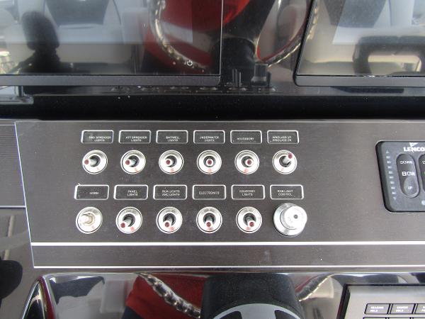 Control panel of the 2024 Wellcraft 352 Fisherman boat.