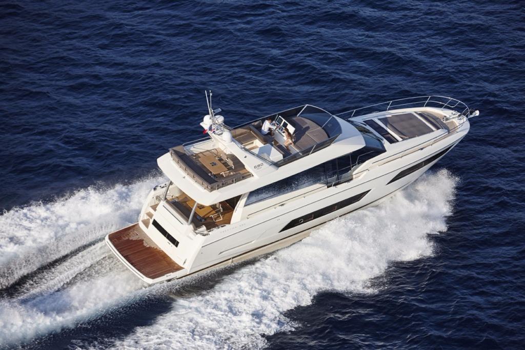 2017 Prestige 680