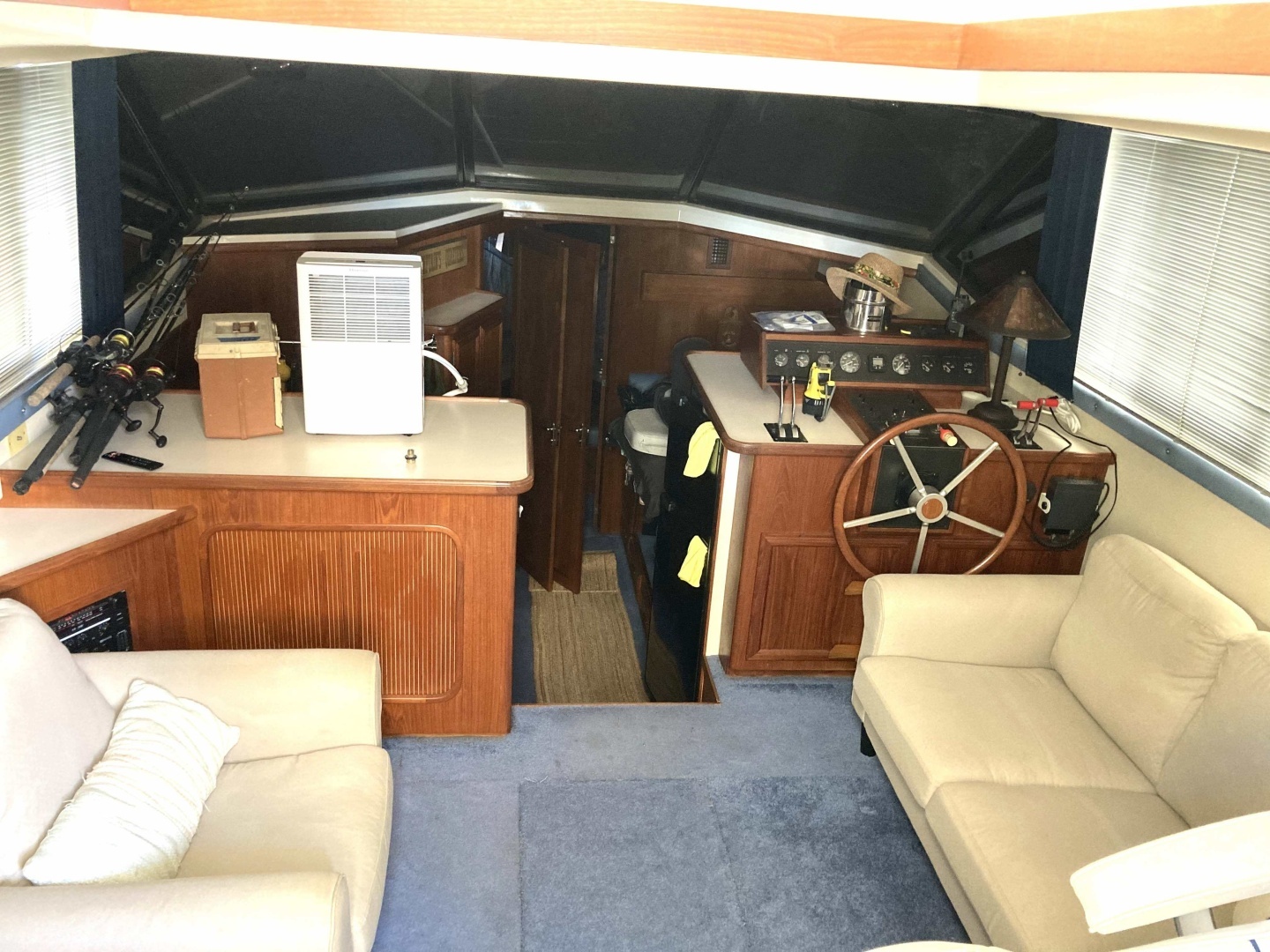 1989 Carver 3807 - Image 17