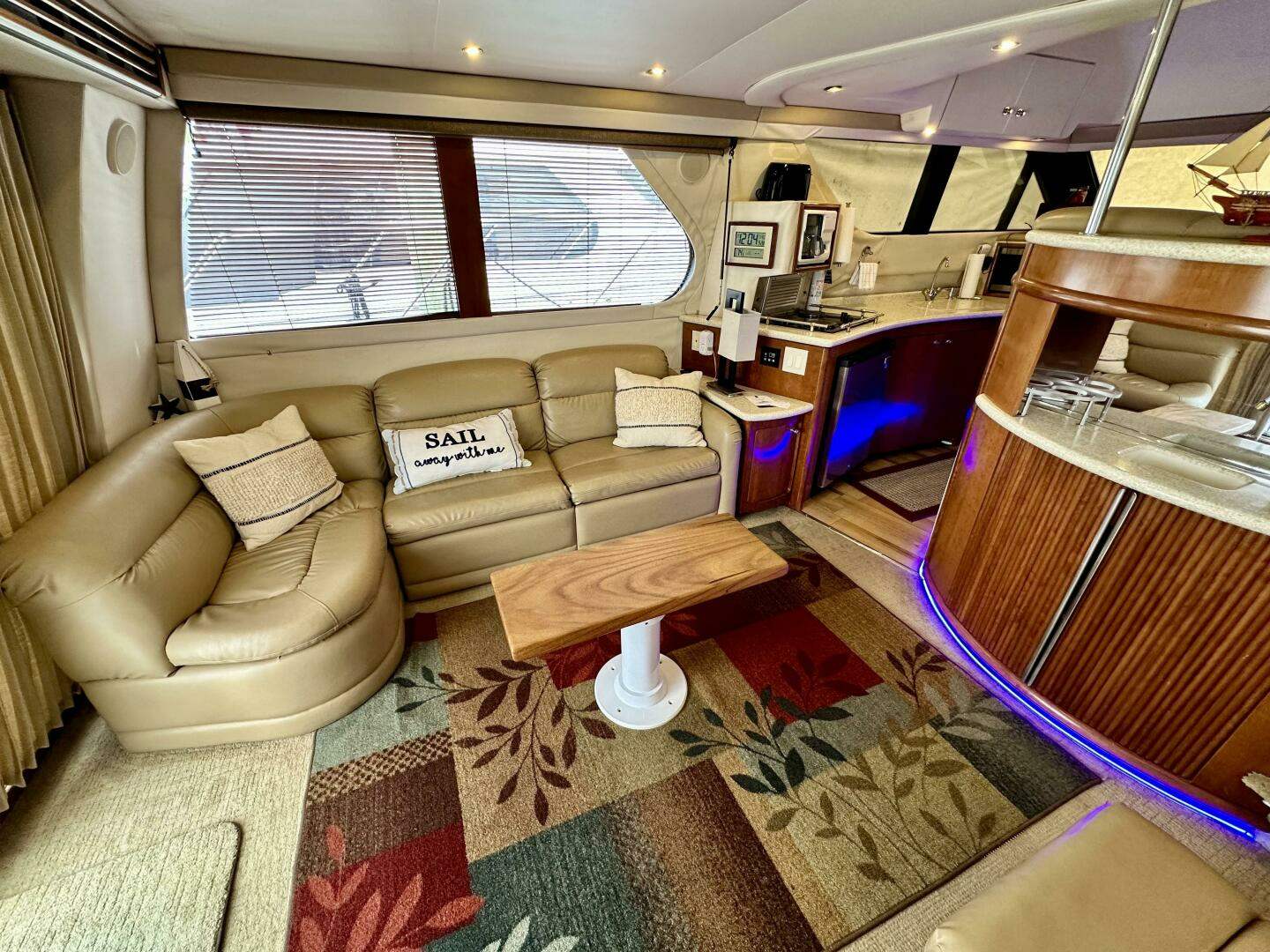 1999 Carver 450 Pilothouse - Image 22