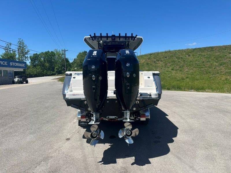 2026 Robalo R300 Center Console - 70