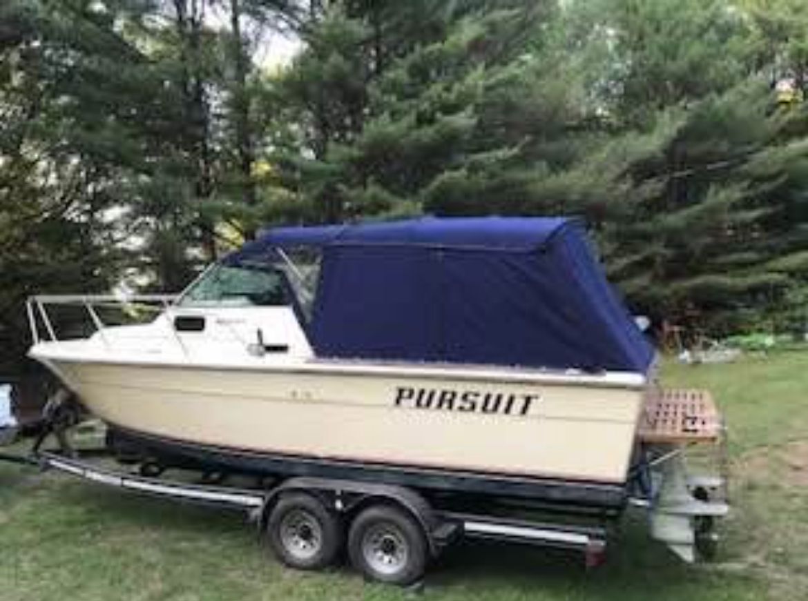 1984 Tiara Yachts PURSUIT 2600 on trailer outdoors.