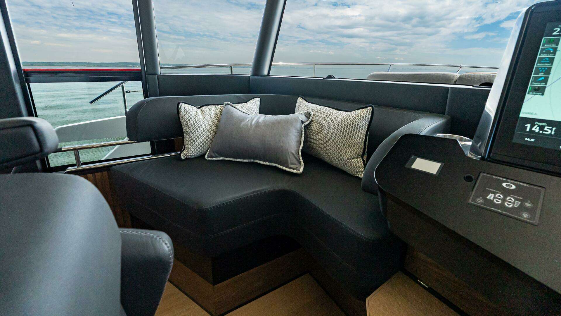 2025 Absolute Navetta 64 - Image 31