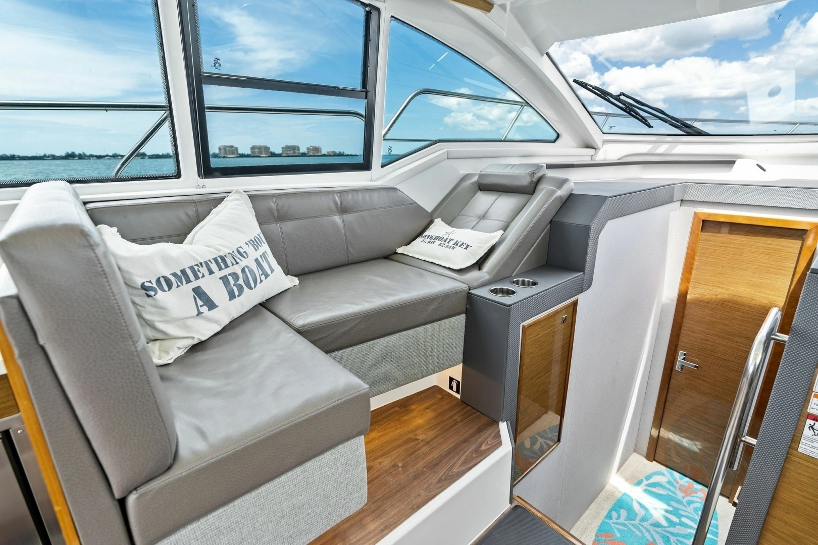 2019 Cruisers Yachts 42 Cantius - Image 27