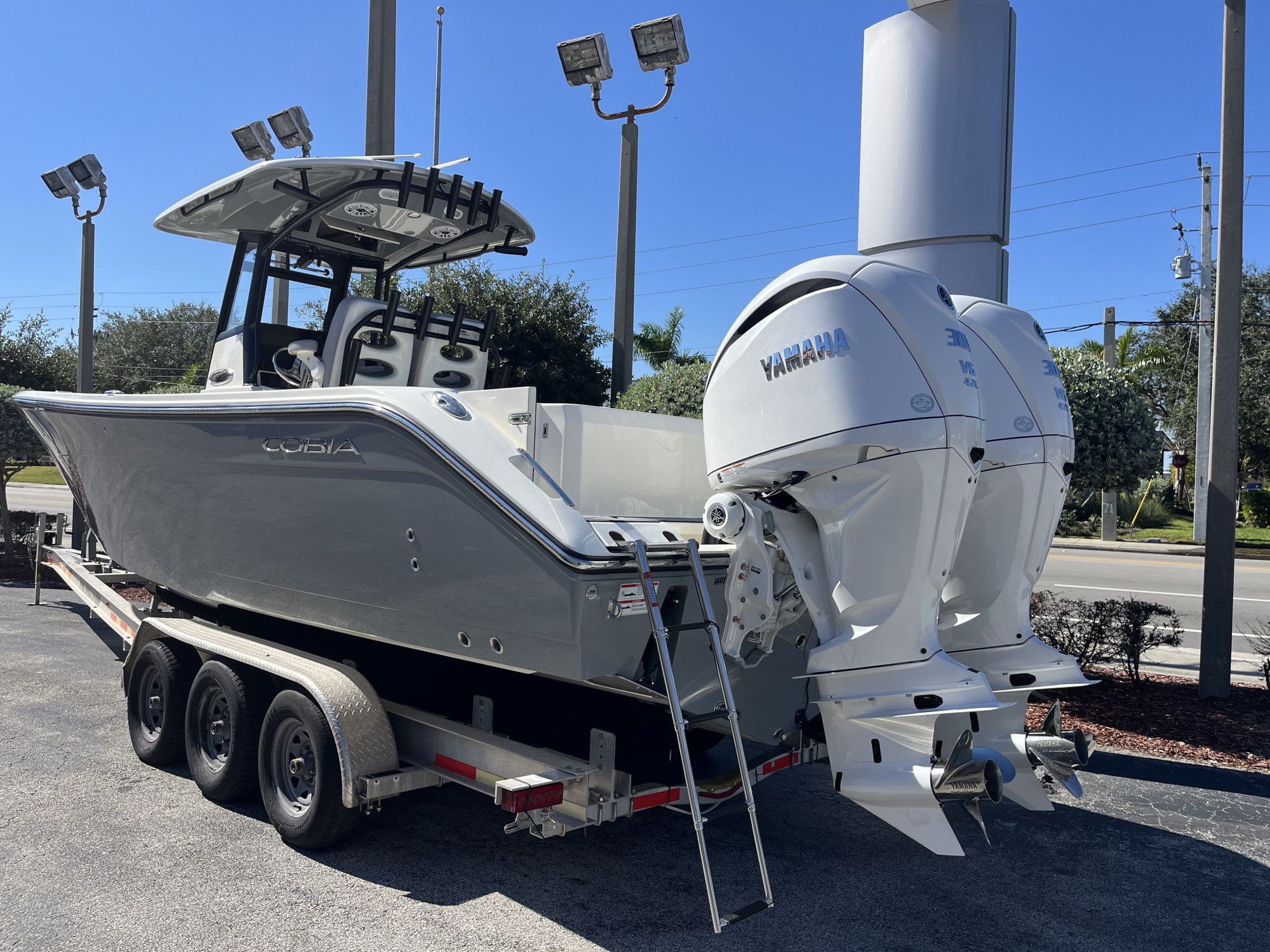 2026 Cobia 285 Open Center Console - 4