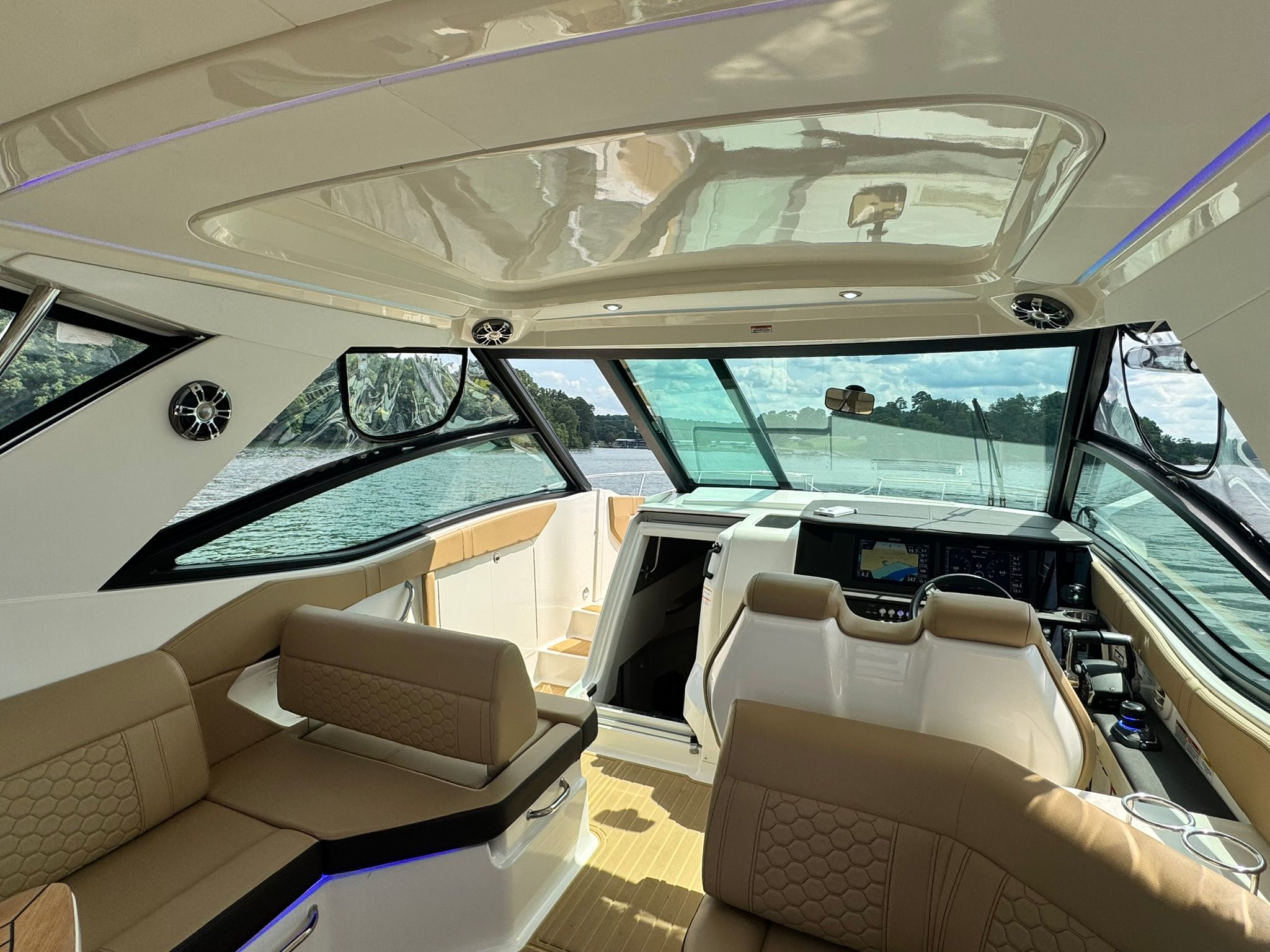 2023 Sea Ray DA320 Coupe - 17