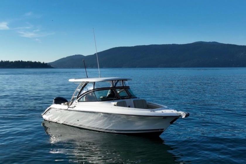 2018 Pursuit DC 235 Dual Console