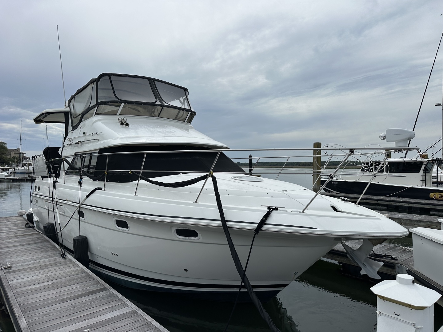 1998 Cruisers Yachts 3650 Aft Cabin - Image 3