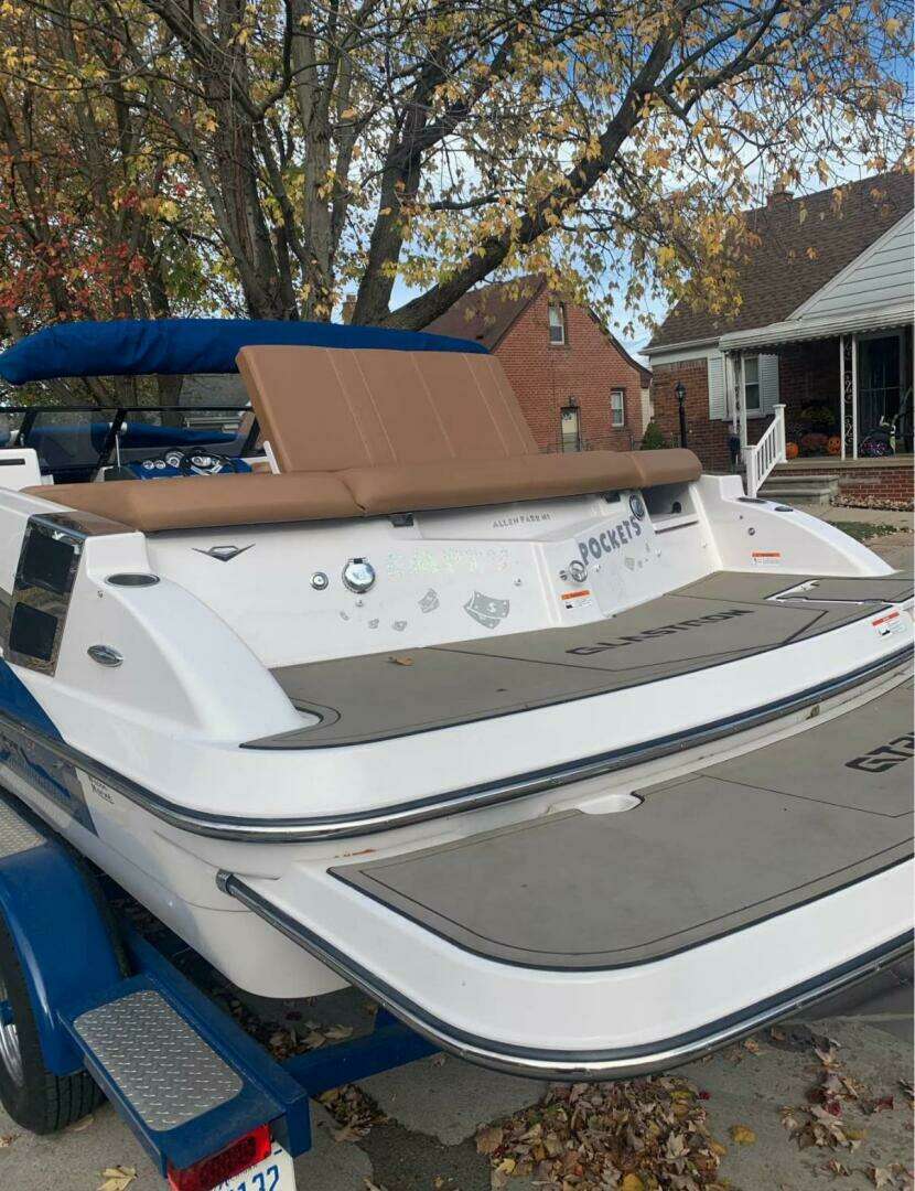 2018 Glastron GT 245 - Image 4