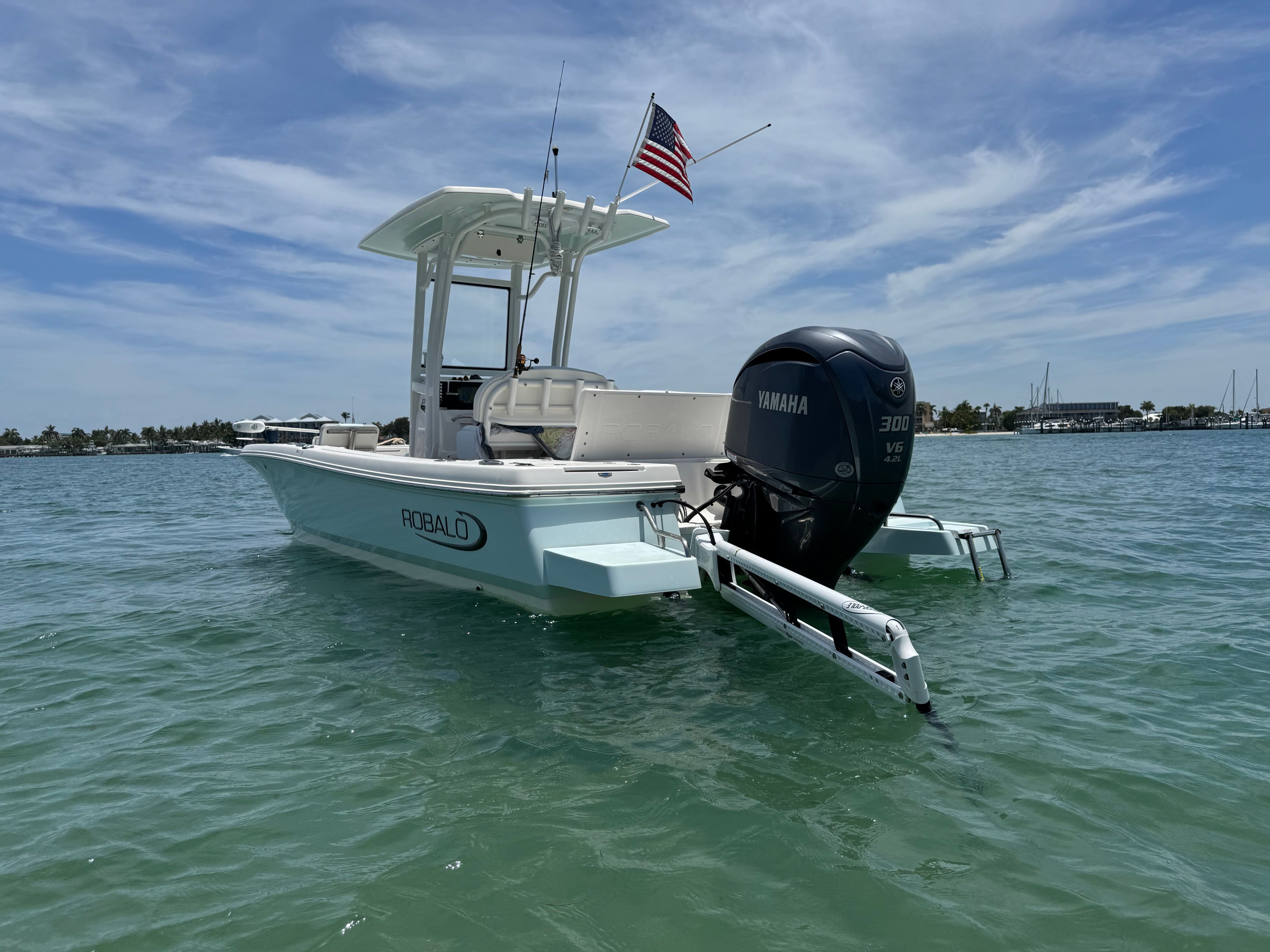 2023 Robalo 246 Cayman - 3