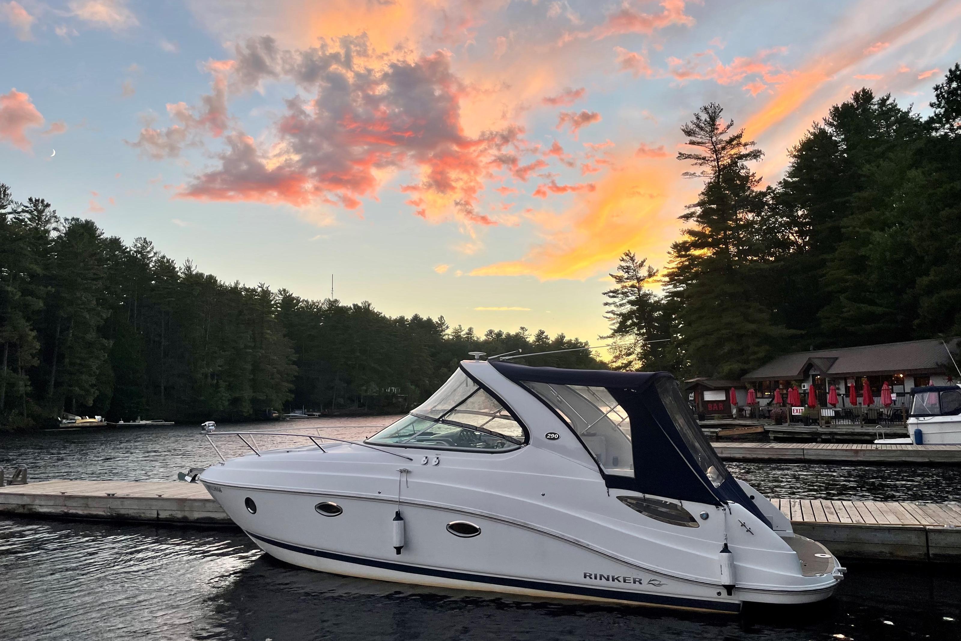 2014 Rinker 290 Express Cruiser