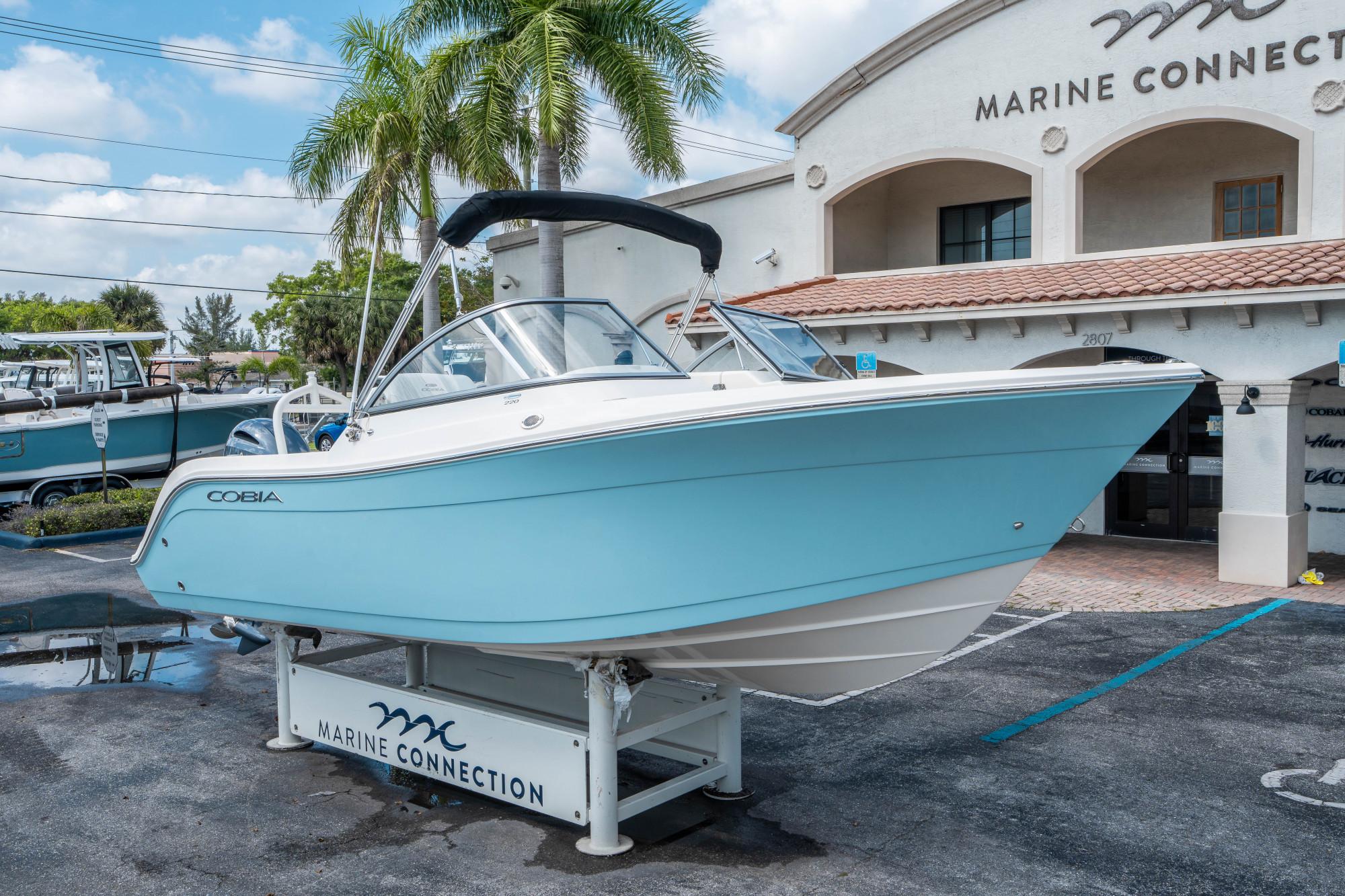 2024 Cobia 220 Dual Console - 9