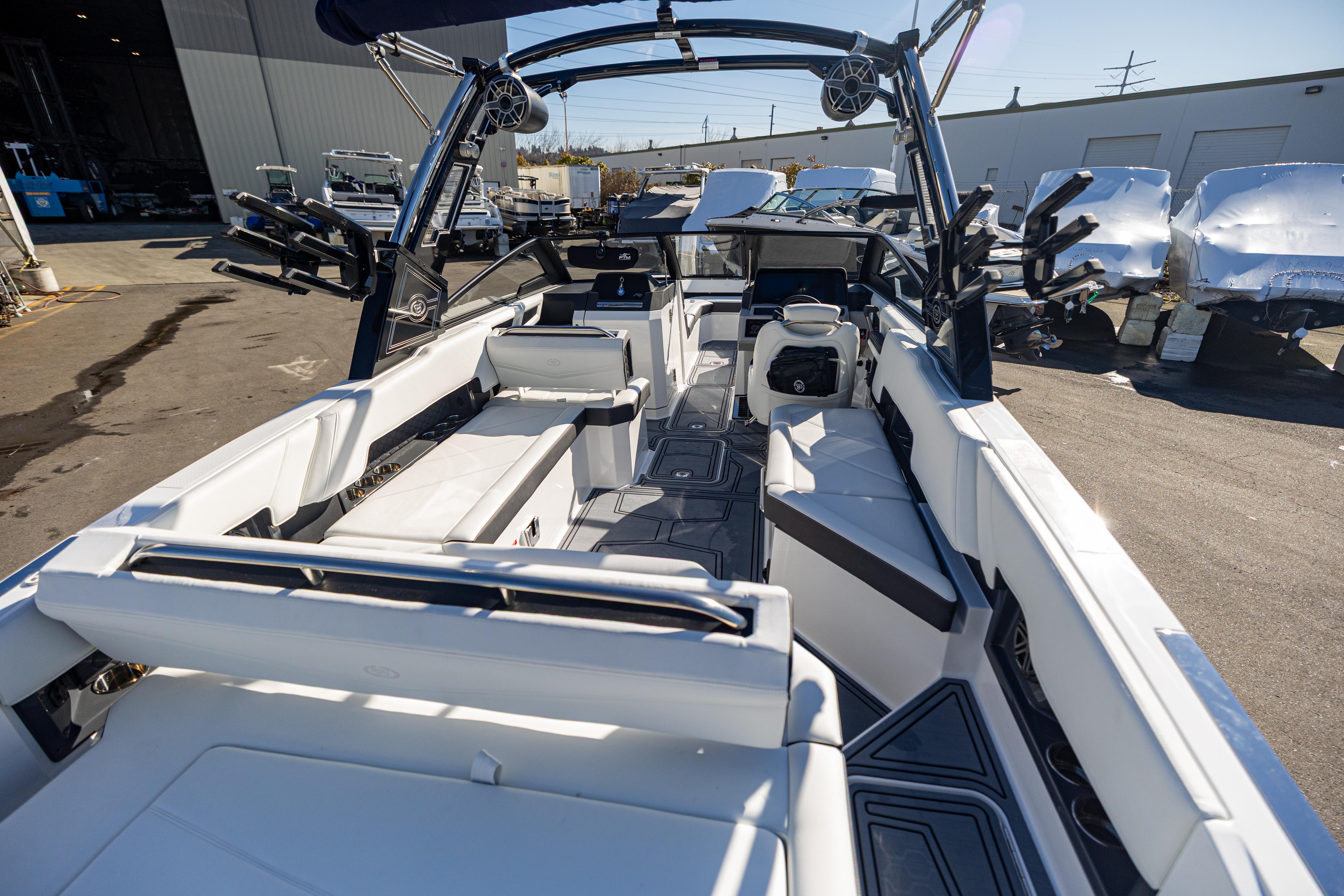 2025 Cobalt R8 Surf - 9
