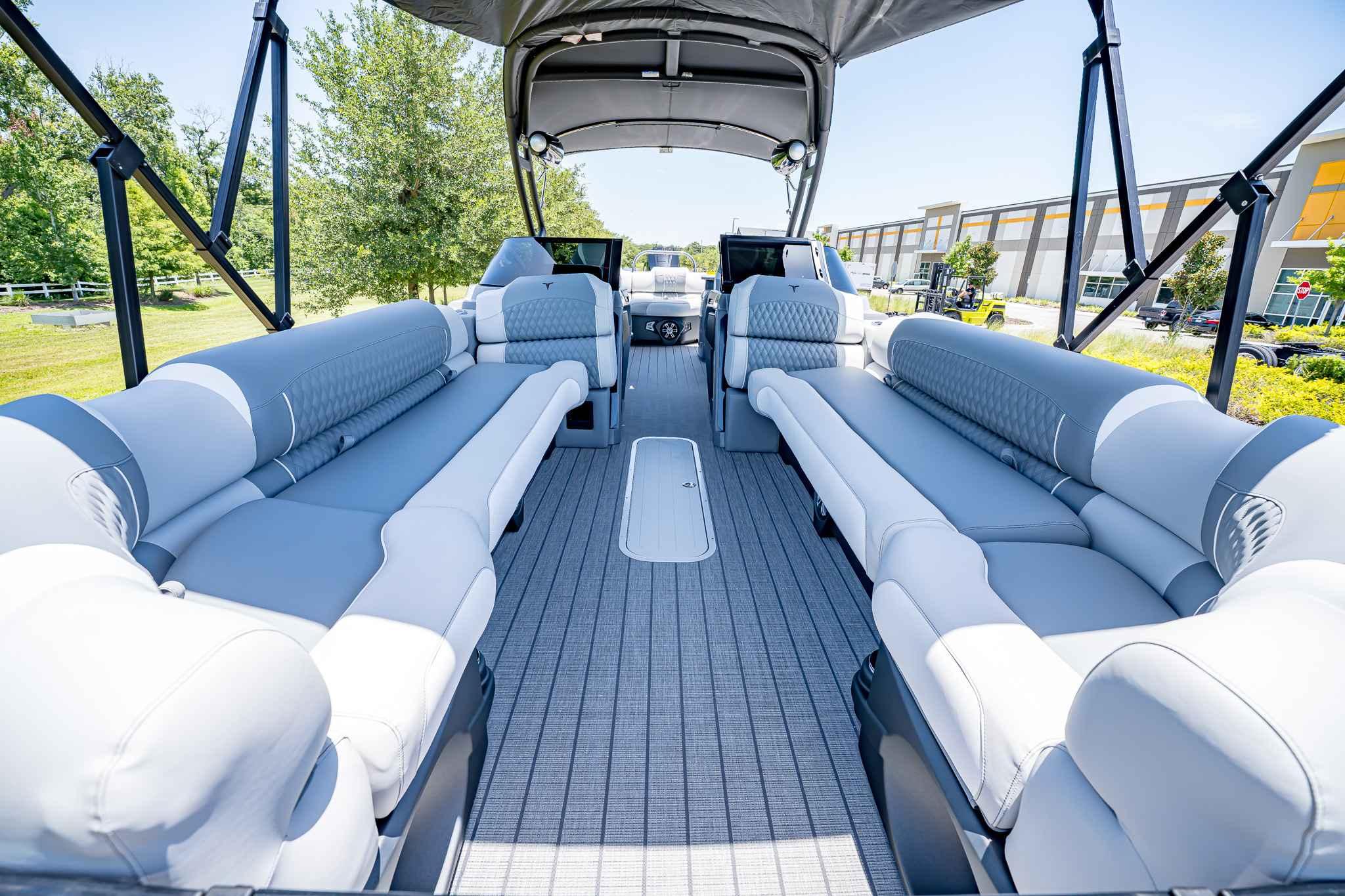 2025 Tahoe Pontoon Grand Tahoe LTD Elite Windshield - 39