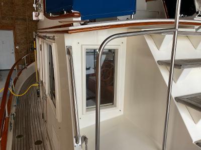 ACCESS TO FLYBRIDGE